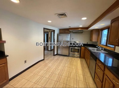 Medford 4 Beds 2 Baths Tufts  Tufts - $4,000