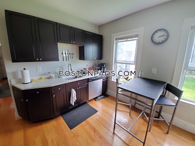 Dorchester 3 Bed, 1 Bath Unit Boston - $2,600 50% Fee